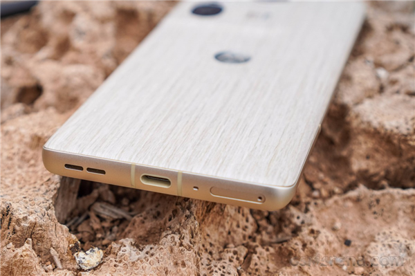 moto Edge 50 Ultra圖賞：實(shí)木材質(zhì)重出江湖 小米一加都曾做過