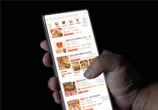 央視曝光外賣店亂象：30家外賣店鋪共用一張執(zhí)照 廚房衛(wèi)生觸目驚心