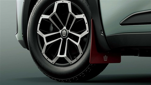 離地間隙升高、裝上紅色擋泥板！豐田皇冠越野套件版出爐