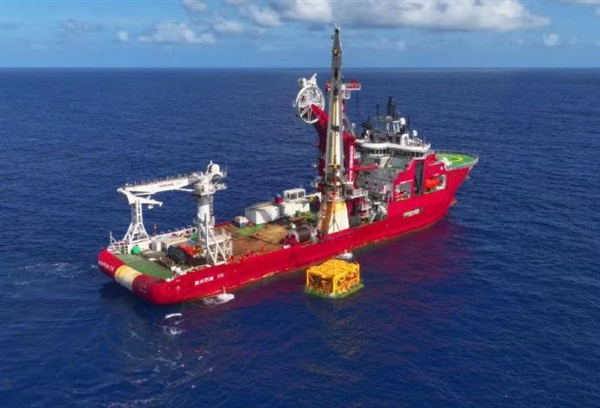 “深海一號”二期工程水下“油氣樞紐站”就位：吊裝重量達540噸