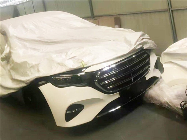 全新奔馳E級(jí)4月25日全球發(fā)布：三聯(lián)屏上車 內(nèi)飾徹底革新