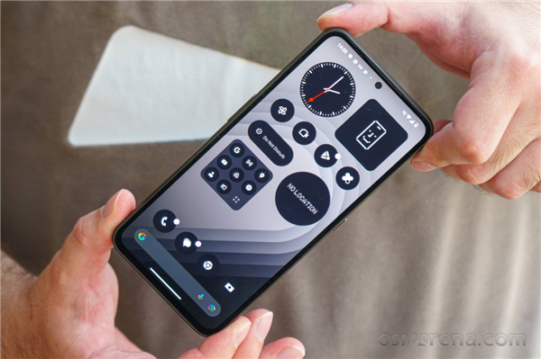 可換后蓋不可拆電池！Nothing子品牌CMF Phone 1發(fā)布：1390元起