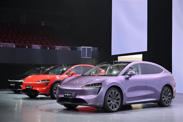 特斯拉Model Y強敵登場！智界R7用時16天完成交付4730臺