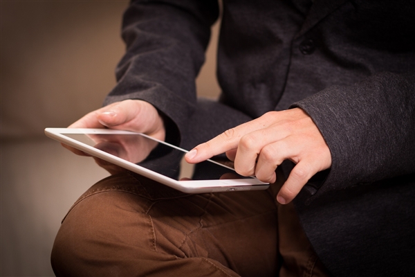 研究發(fā)現(xiàn)孩子長時間玩iPad更易怒 專家建議減少頻次