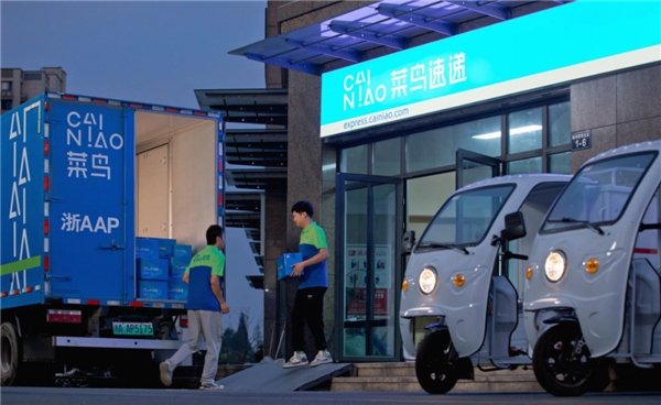 連續(xù)10年世界第一！2023年我國(guó)快遞業(yè)務(wù)量達(dá)1320億件：你貢獻(xiàn)了多少