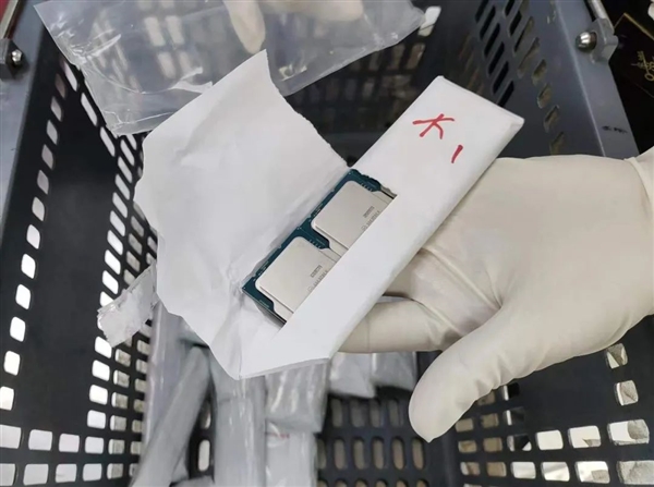 “最強(qiáng)算力”洗衣液！男子瓶子藏104片CPU入境被海關(guān)查獲