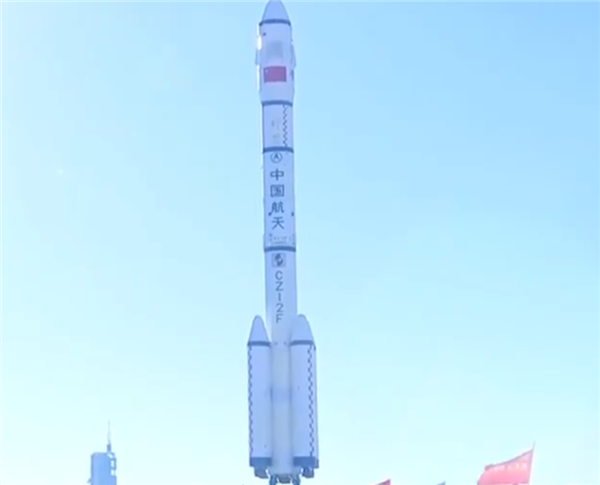 期待！神舟十七號船箭組合體轉(zhuǎn)運(yùn)至發(fā)射區(qū)：近日擇機(jī)發(fā)射