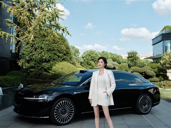 余承東親自交付：楊冪享界S9提車美圖大片