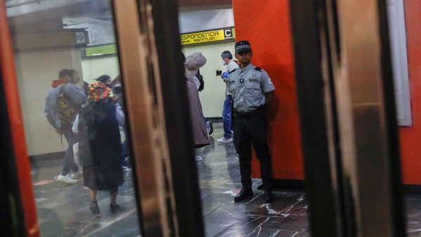 墨西哥地鐵發(fā)生車廂脫節(jié)事故 乘客：現(xiàn)場還有爆裂聲