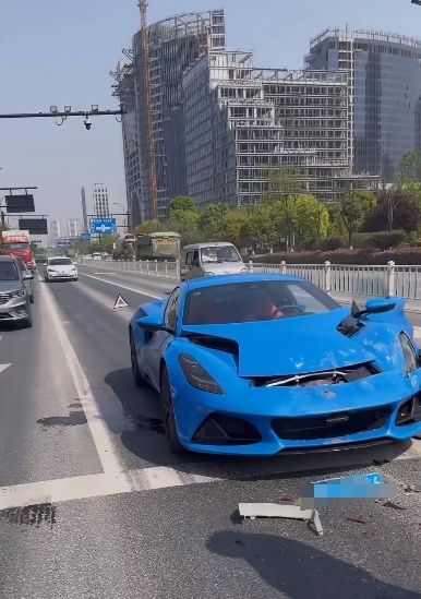 全國首例！小米SU7 Max遭路特斯跑車追尾：空氣懸架氣罐被撞掉