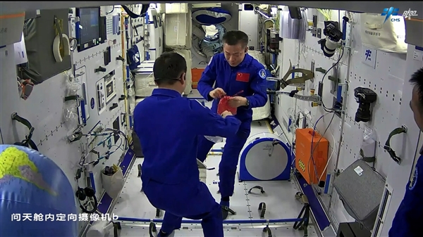 中國(guó)空間站拍2023年第一縷陽(yáng)光！如此美景 一天能看16次