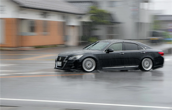 京東養(yǎng)車(chē)上線(xiàn)24小時(shí)雨中救援 水淹車(chē)主可免費(fèi)咨詢(xún)