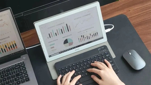 4999元！全球首款便攜式彩色電子紙顯示器發(fā)布：黑夜紙一樣護眼