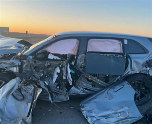 奇瑞星紀(jì)元ET時速100km撞上大貨車 車內(nèi)三人無礙！車主又提一輛新車