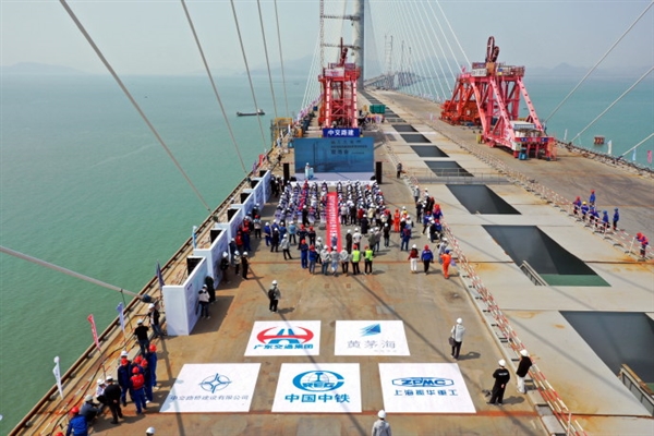 黃茅?？绾Ｍǖ栏邫诟鄞髽蚝淆垼弘p幅橋面全寬50.4米