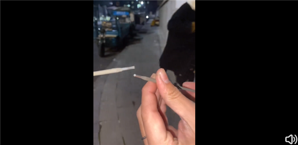 女生誤把電焊條當成仙女棒引圍觀:如果點燃會是最靚的仔(圖2) 女生誤把電焊條當成仙女棒引圍觀:如果點燃會是最靚的仔