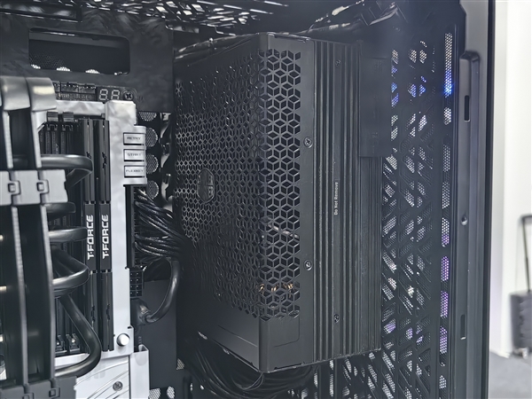 1100W電源不需要風(fēng)扇！酷冷至尊做到了