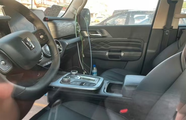 曝新款坦克300內(nèi)飾諜照 官方辟謠：測(cè)試車輛、臨時(shí)拼湊