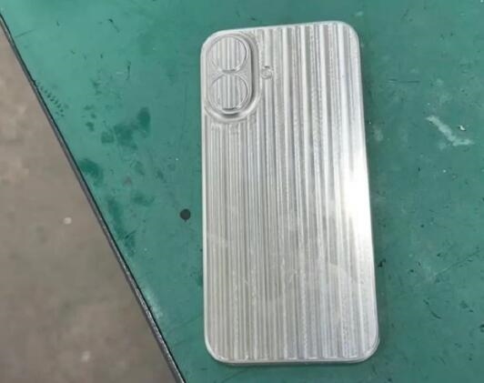 iPhone 16金屬機(jī)模、模具曝光：縱向鏡頭模組設(shè)計(jì)