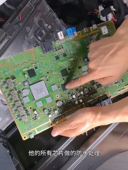 小米SU7主控首拆：兩顆Orin X+8295芯片現(xiàn)真身 做工和特斯拉比是什么水平