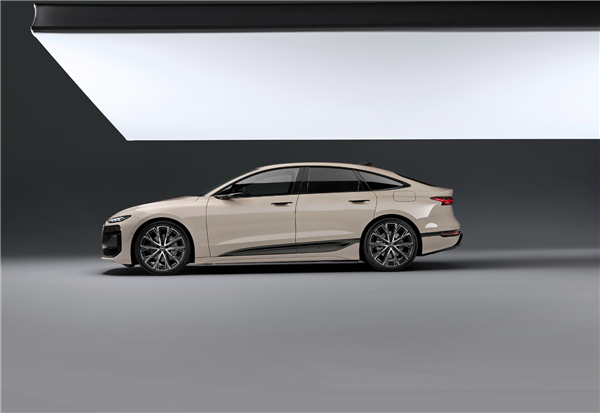 奧迪A6 e-tron全球首發(fā)：保時(shí)捷同平臺(tái)打造 續(xù)航最高750km