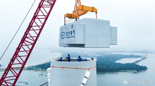 功率等級刷新！全球首臺18兆瓦海上風(fēng)電機組吊裝成功