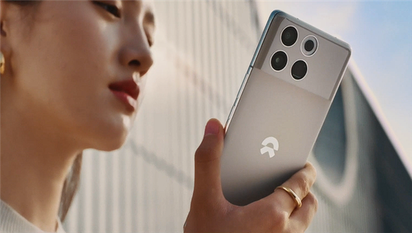 李斌：蔚來做手機肯定會被嘲笑 造手機比造車容易