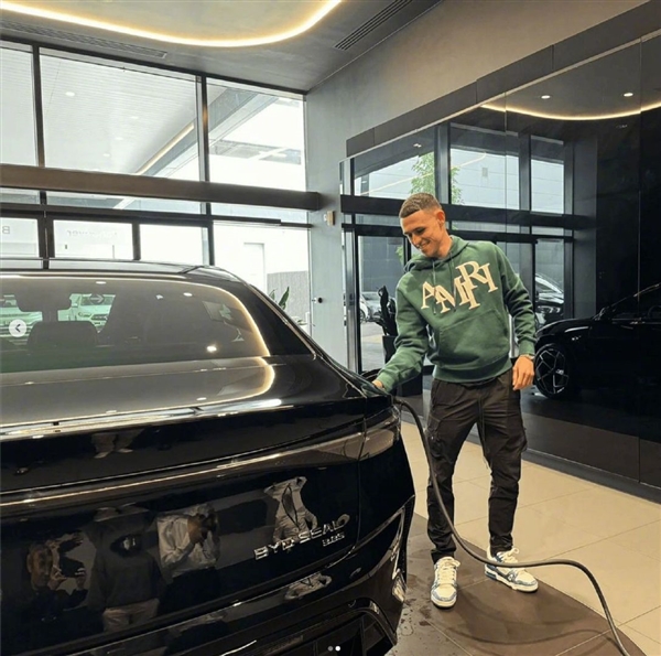 “曼城太子”球員福登曬出最新座駕：一臺比亞迪海豹