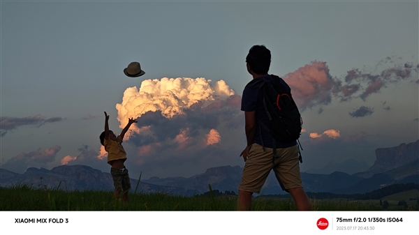 友商壓力大了！小米MIX Fold 3實(shí)拍出爐：徠卡雙長(zhǎng)焦太猛 媲美單反