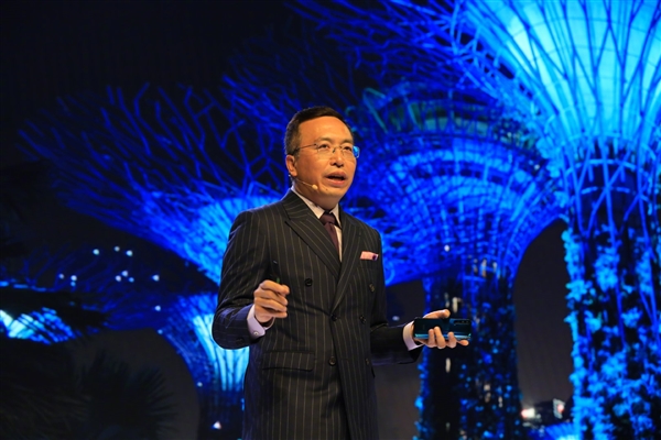 定價(jià)權(quán)在自己手上！趙明：市面旗艦手機(jī)屏幕、拍照、系統(tǒng)誰(shuí)能和榮耀比