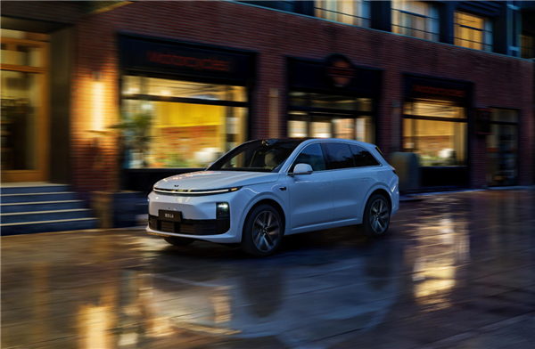 理想L6前機(jī)艙蓋邊緣為啥突出來(lái) 官方回應(yīng)：一舉兩得