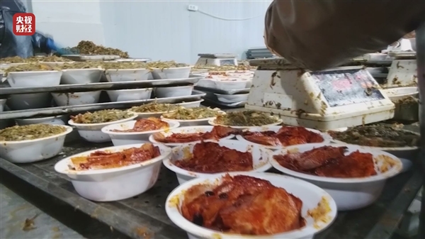 315曝光梅菜扣肉預(yù)制菜里的“槽心肉”：肉眼可見淋巴、甲狀腺結(jié)