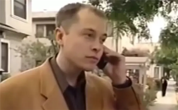 馬斯克曬30年前青澀舊照慶生：一頭金發(fā) 意氣風(fēng)發(fā)