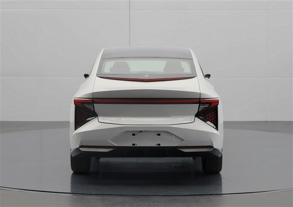 傳統(tǒng)車企出手 東風(fēng)本田純電轎車靈悉L申報(bào)：用上比亞迪電池