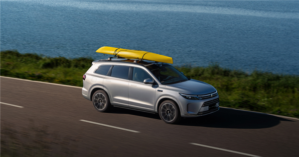 上市45天 問(wèn)界M7大定數(shù)破70000臺(tái)！華為砸10億招2萬(wàn)人趕交付