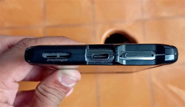 一加11R外觀泄露：雙曲面屏、后置三攝