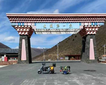 江蘇小伙騎電動車到西藏:4000多公里 80多天終于騎到(圖1) 江蘇小伙騎電動車到西藏:4000多公里 80多天終于騎到