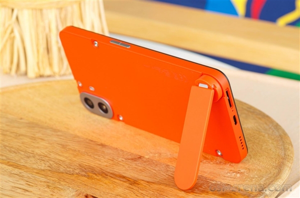 可換后蓋不可拆電池！Nothing子品牌CMF Phone 1發(fā)布：1390元起