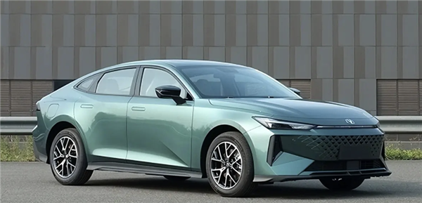 純電續(xù)航50/111公里！全新長安UNI-V插混版動力參數(shù)信息曝光