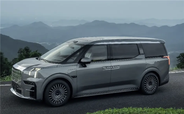 尺寸增加、新增七座！新款極氪009官圖發(fā)布：現(xiàn)款50萬起