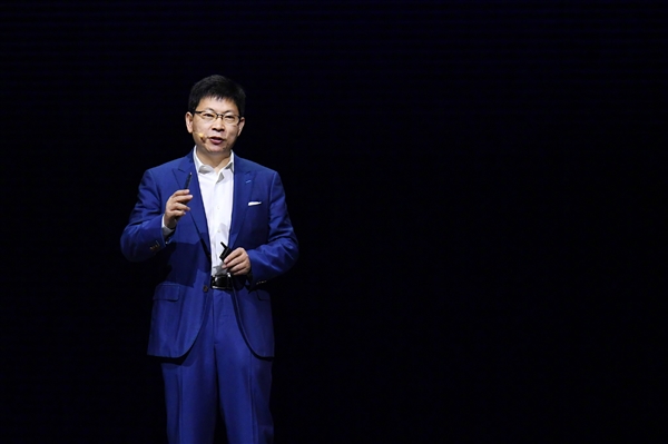 何小鵬稱(chēng)問(wèn)界AEB造假 余承東：有車(chē)企一把手缺乏最基本認(rèn)知