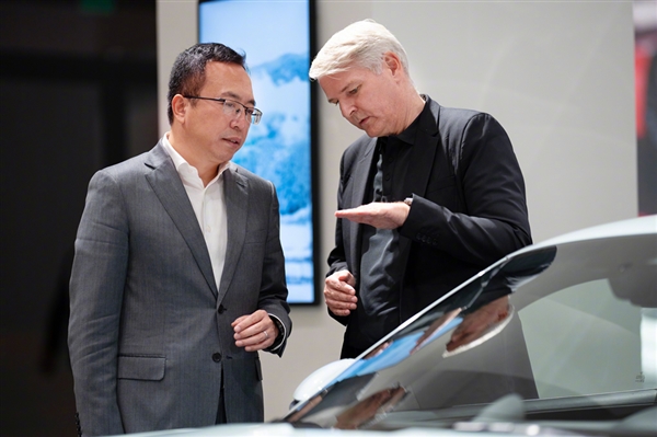 華為非凡大師最強(qiáng)對(duì)手來(lái)了！榮耀Magic6保時(shí)捷設(shè)計(jì)版渲染圖出爐