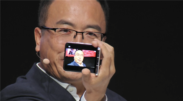 4999元起！榮耀Magic V Flip小折疊發(fā)布：4英寸外屏行業(yè)最大