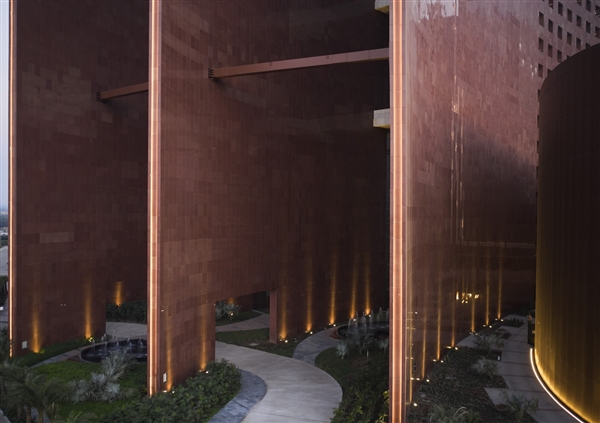 超過(guò)美國(guó)五角大樓！印度啟用世界上最大辦公樓群：用作鉆石交易