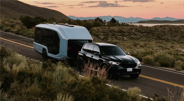 可遠(yuǎn)程控制 自帶輪轂電機(jī)！Pebble首款智能拖掛房車來了：專為新能源汽車打造