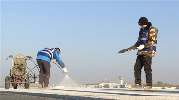 首次！ARJ21國產(chǎn)飛機完成新機場跑道試飛