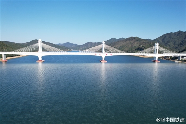 全長約125公里！池黃高鐵開始試運行：途徑九華山、太平湖等景區(qū)