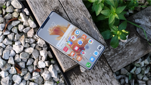 華為Mate 60 Pro/50 Pro對比：新一代Mate香多了