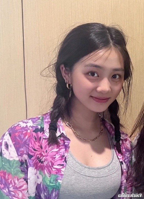 黃磊女兒黃多多17歲穿搭引熱議 網(wǎng)友稱過于成熟、名媛化