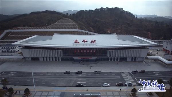 喜迎龍年 龍龍高鐵即將開通：高鐵站酷似巨大的金元寶